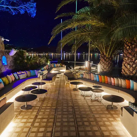 Avantgarde Refined ホテル