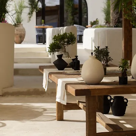 ホテル Avantgarde Refined 5*