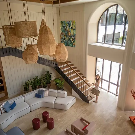 ホテル Avantgarde Refined 5*