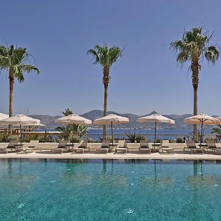 Avantgarde Refined ホテル